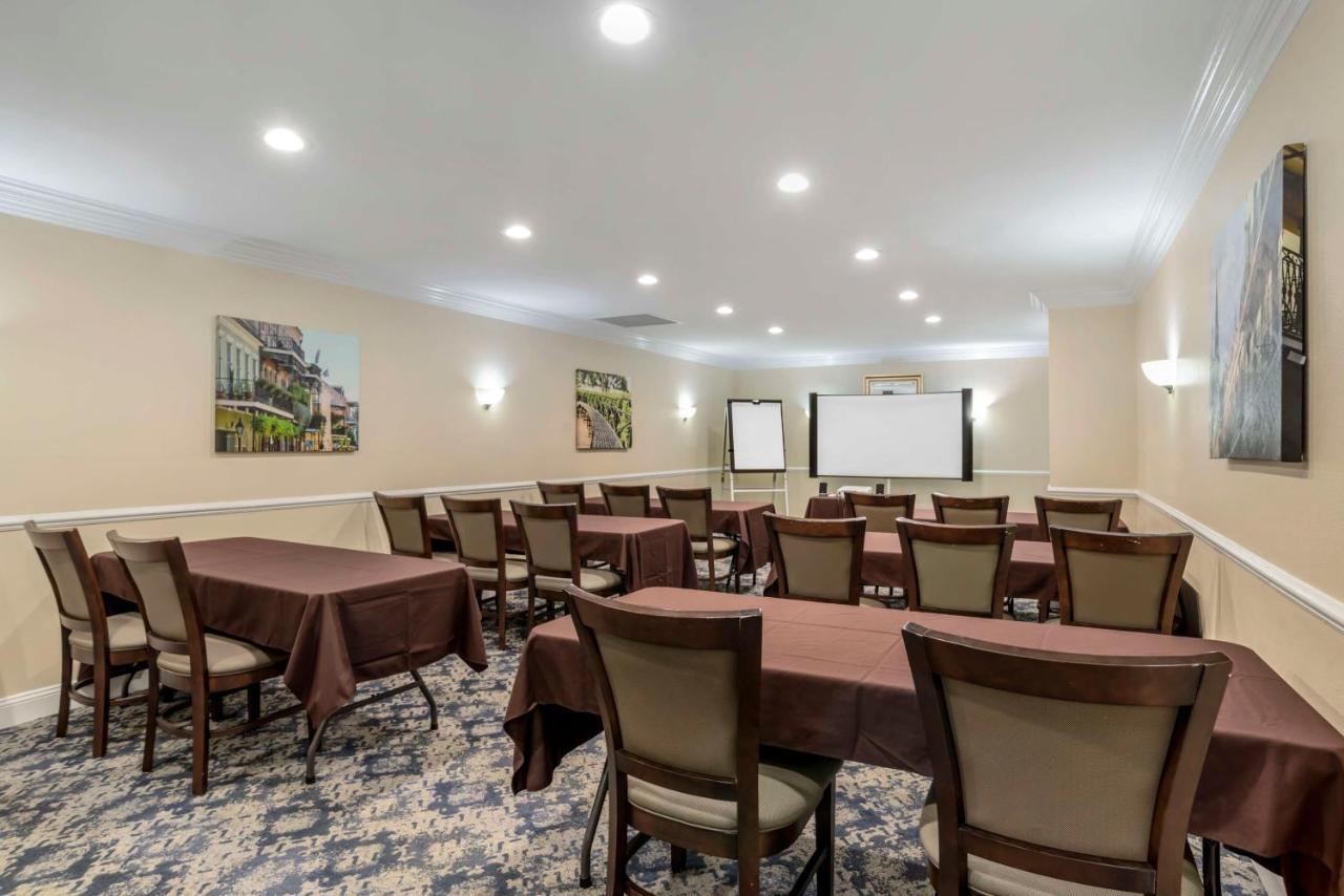 Best Western Plus Westbank Harvey Exterior photo