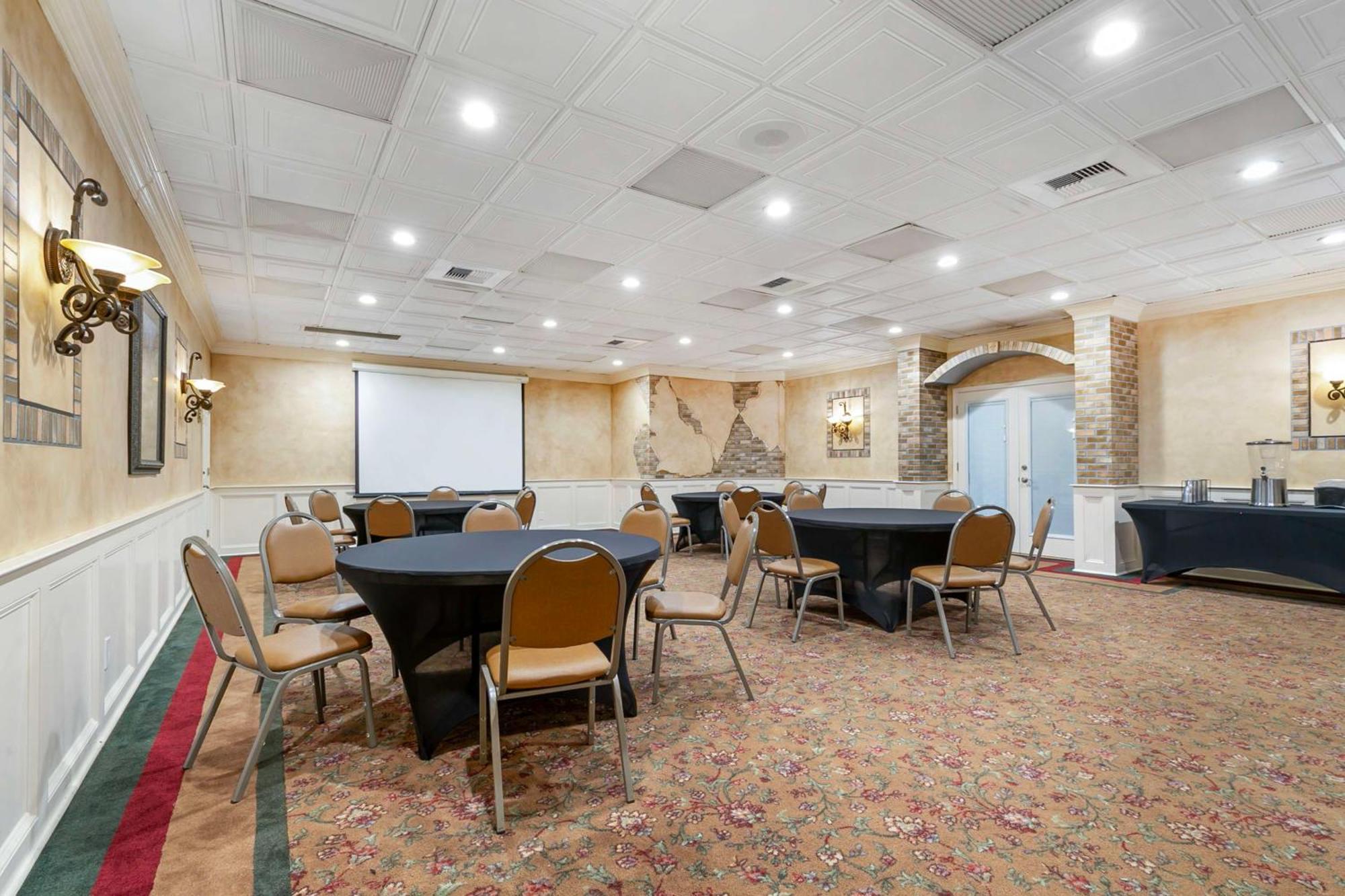 Best Western Plus Westbank Harvey Exterior photo
