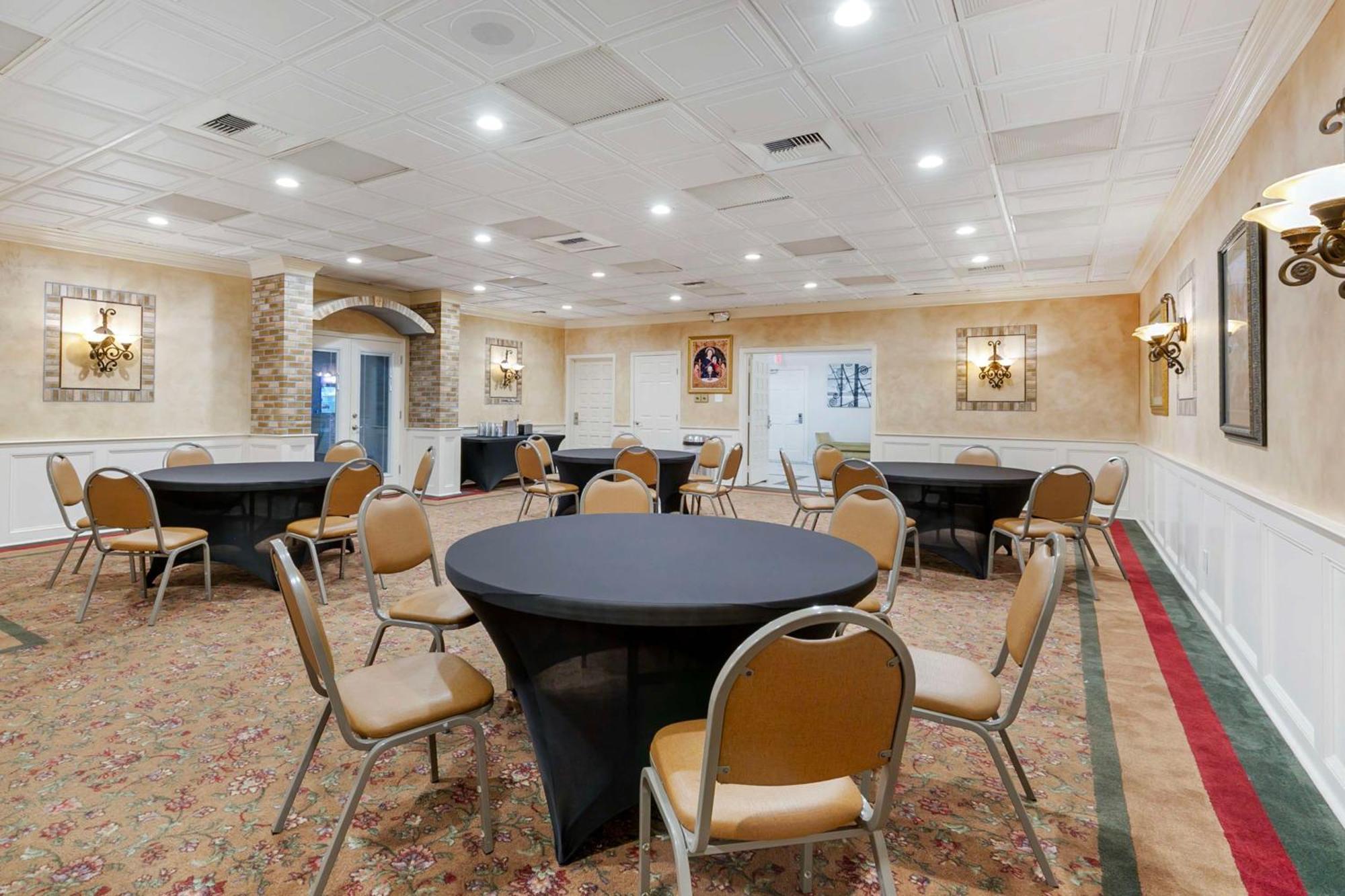 Best Western Plus Westbank Harvey Exterior photo