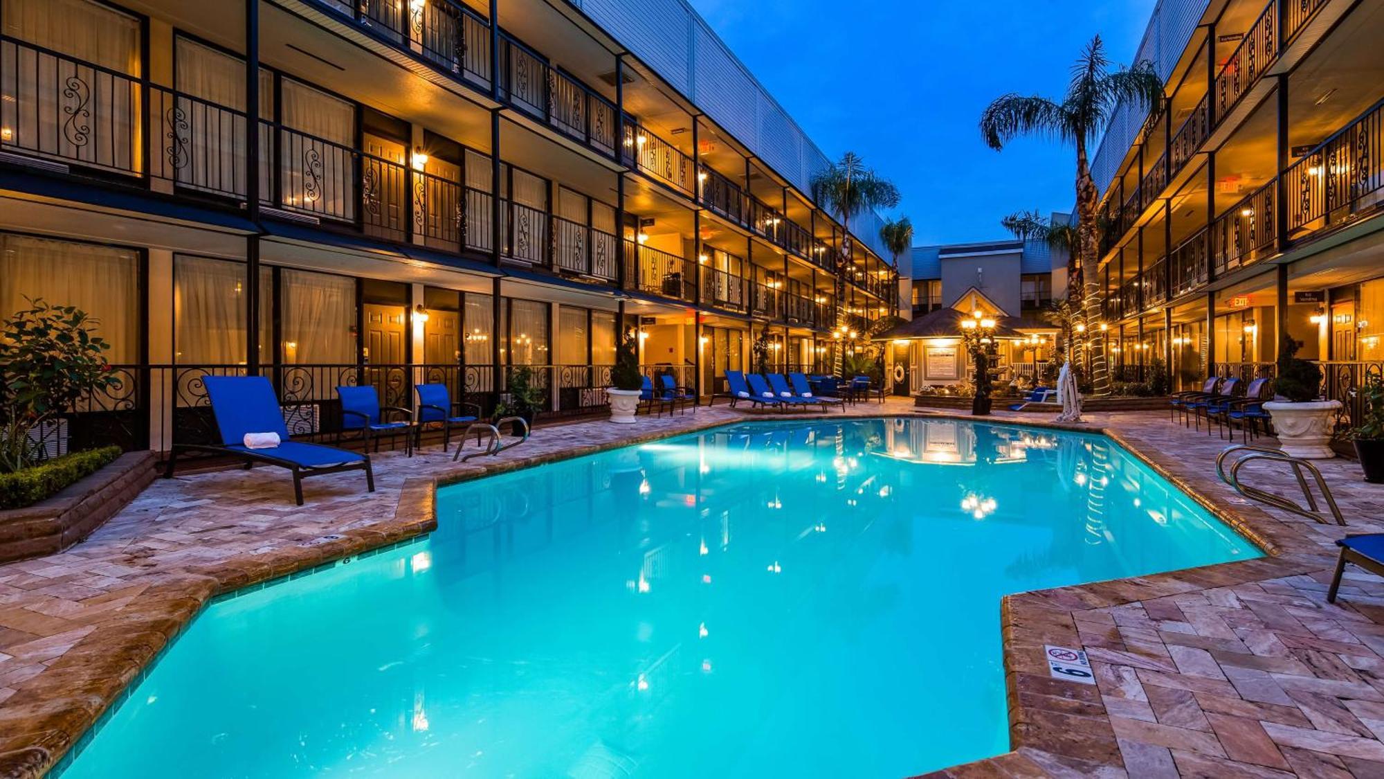 Best Western Plus Westbank Harvey Exterior photo