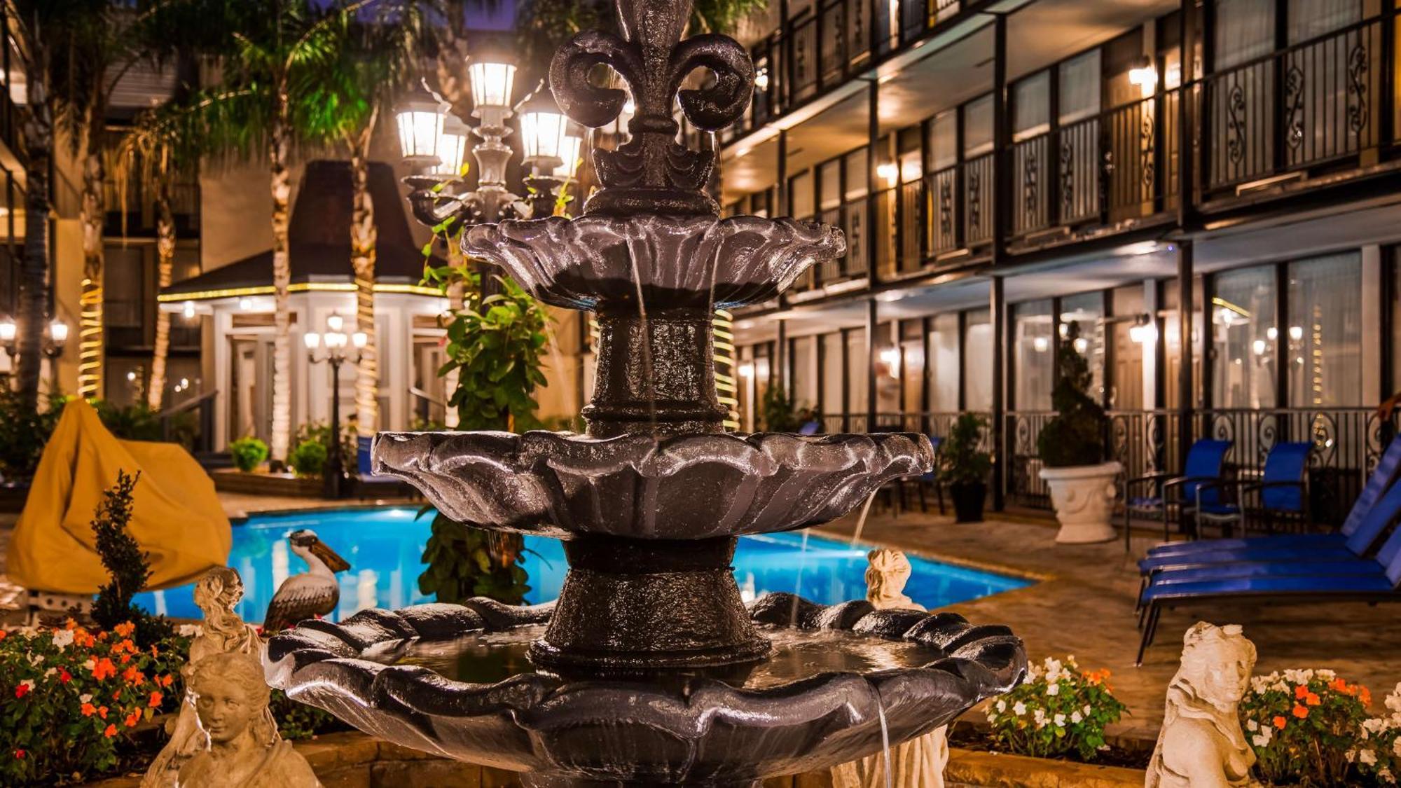 Best Western Plus Westbank Harvey Exterior photo